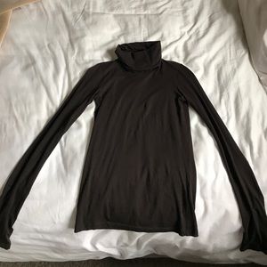 Theory brown fitted turtle neck